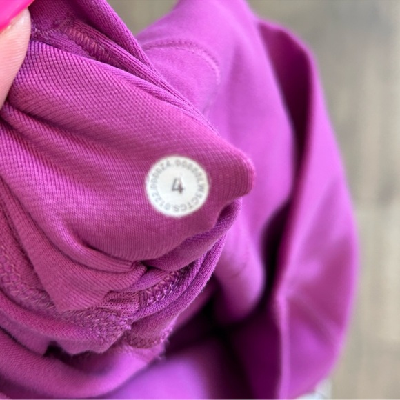 Lululemon Vibrant Magenta Align Leggings, Size 4, double lined - Picture 2 of 5